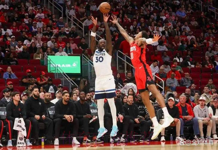 NBA常规赛:杜兰特39+7主导战局火箭110-105险胜森林狼 NBA常规赛:杜兰特39+7主导战局火箭110-105险胜森林狼